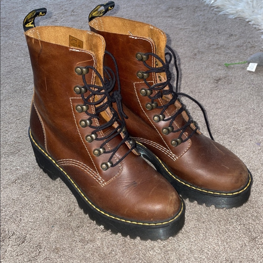 Dr Martens Leona in Butterscotch Size 9